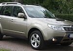 En Subaru Forester parkerad vid vägkanten. (AI text)