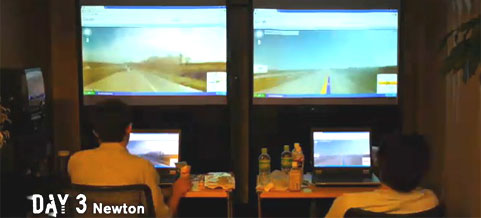 En grupp personer sitter vid skrivbord och tittar på TV. (AI text)