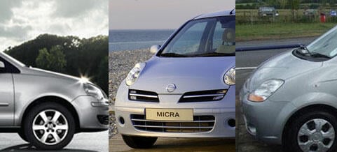 en grupp bilar i en parkeringsplats (AI text)