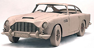 En pappersmodell av en DB9 Aston Martin. (AI text)