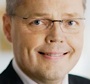 En man i kostym och slips (AI text)