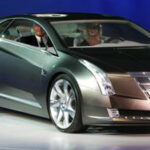 En Cadillac CTS-konceptbil utställd. (AI text)