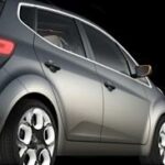 En bil i en mörk rum. (AI text)