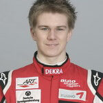 En ung man i en tävlingsdräkt (AI text)