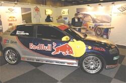 Red Bull:s rallybil utställd (AI text)