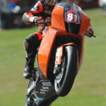 en motorsportförare på en racerbana (AI text)