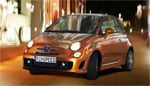 en Fiat 500 kör ner gatan (AI text)