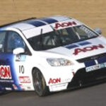 En Ford Focus RS3-racingbil på en racerbana (AI text)