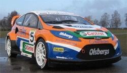 En Ford Fiesta rallybil (AI text)