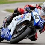 En racerkörare på en motorcykel (AI text)