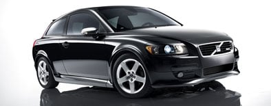 En svart bil mot en vit bakgrund. (AI text)