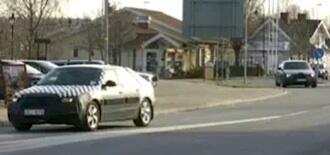 Audi A3 Sportback e-tron krockar med Samsung Galaxy S5. (AI text)