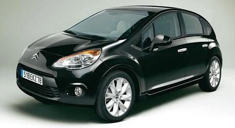 En svart Citroën C3 (AI text)