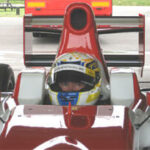 En racebil i garagen (AI text)