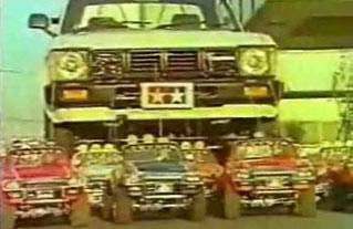 en grupp leksakslastbilar parkerade på en gata (AI text)