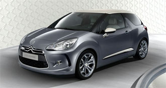 En grå Citroën C3. (AI text)