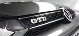 En Volkswagen Golf GTD med GTD-logotyp på förgrillskenan. (AI text)