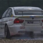 En BMW M3 tävlar på en racerbana. (AI text)