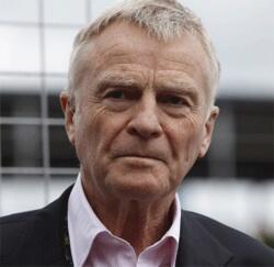 En man i kostym och slips (AI text)