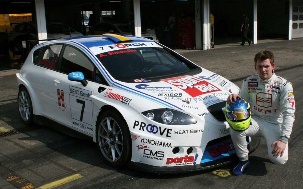 En racebil i en garage. (AI text)