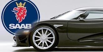 En Koenigsegg CC8S och en Saab 9-3. (AI text)