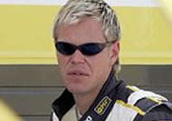 en förare i solglasögon (AI text)