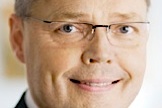 En man i kostym och slips (AI text)