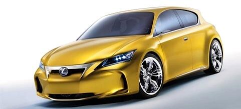 En gul bil mot en vit bakgrund. (AI text)