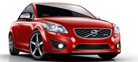 En röd Volvo C30 bil på ett vitt bakgrund. (AI text)