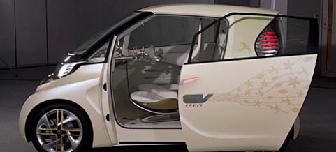 En liten bil med en öppnad dør. (AI text)