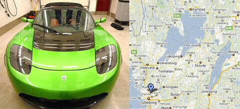 En grön Tesla sportbil i en garage. (AI text)