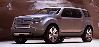 En Ford Explorer-terrängbil parkerad i öken. (AI text)
