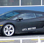 En Lamborghini GT4 spårad på St. Louis bilmesse (AI text)