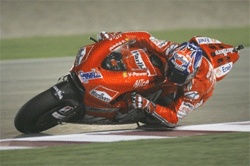 En motorsportförare på en bana (AI text)