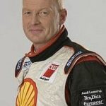 En racerförare i en snickarseklingskjorta (AI text)