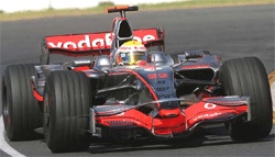 En Mercedes McLaren (AI text)