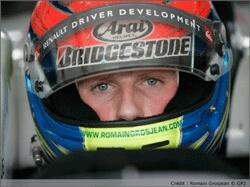 en raceförare med hjälm (AI text)