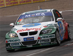 BMW M3-racingbil i aktion (AI text)
