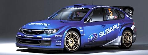 En Subaru WRC-bil i en mörk rum. (AI text)