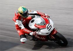 en racer på en motorcykel (AI text)