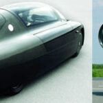 En bil med en luftkonditionering och en bil med en öppnad dörr. (AI text)