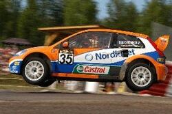 En rallybil i luften (AI text)