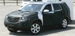 En Chevrolet-jeep parkerad i en parkeringsplats. (AI text)