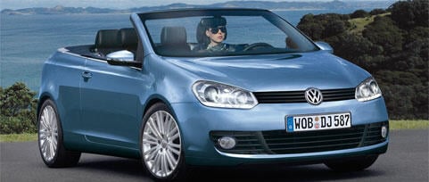 En blå Volkswagen Golf cabriolet (AI text)
