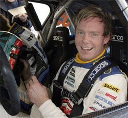 en race car-förare i förarsätet (AI text)