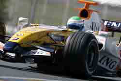 En racingbil kör nerför en bana. (AI text)