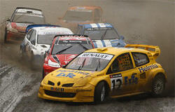 en grupp bilar som kör på en racerbana (AI text)