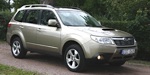 En Subaru Forester parkerad vid vägkanten. (AI text)