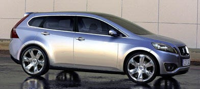 En bil står parkerad framför ett byggnad. (AI text)