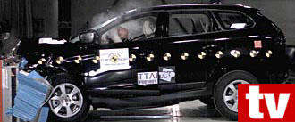 En bil testas i en kraschtest. (AI text)